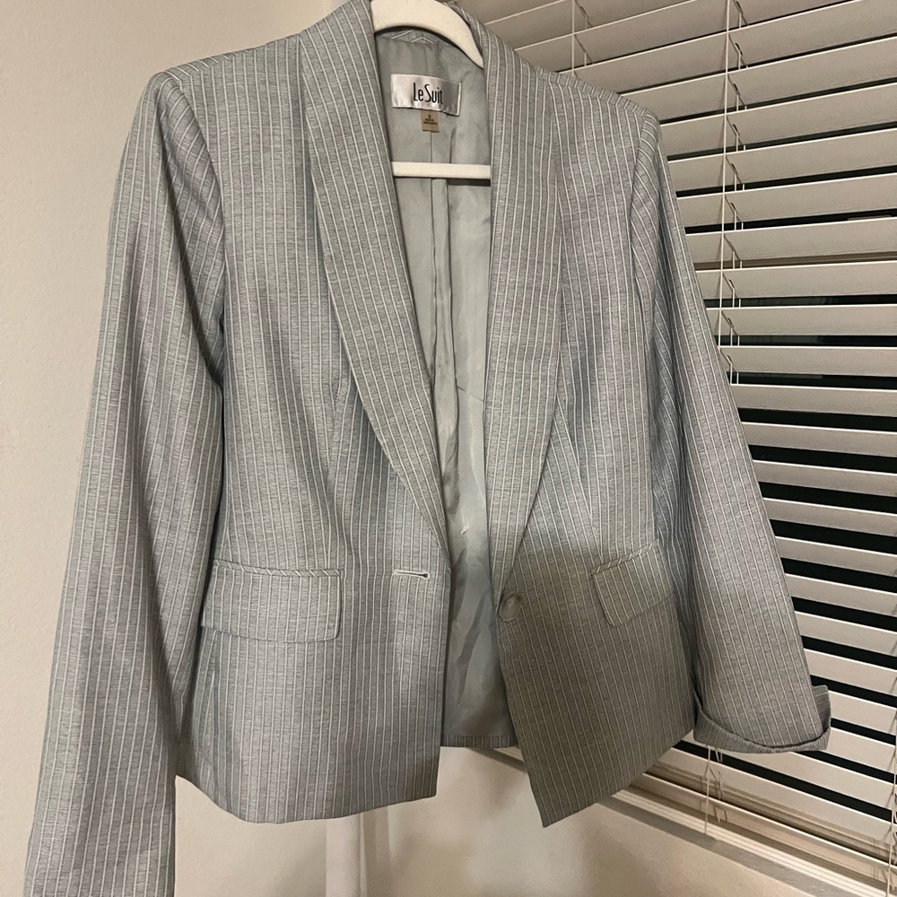 Le Suit Light Gray Blazer